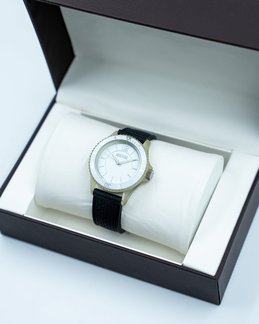 KENNETH COLE REACTION Men Watch Retro Collection