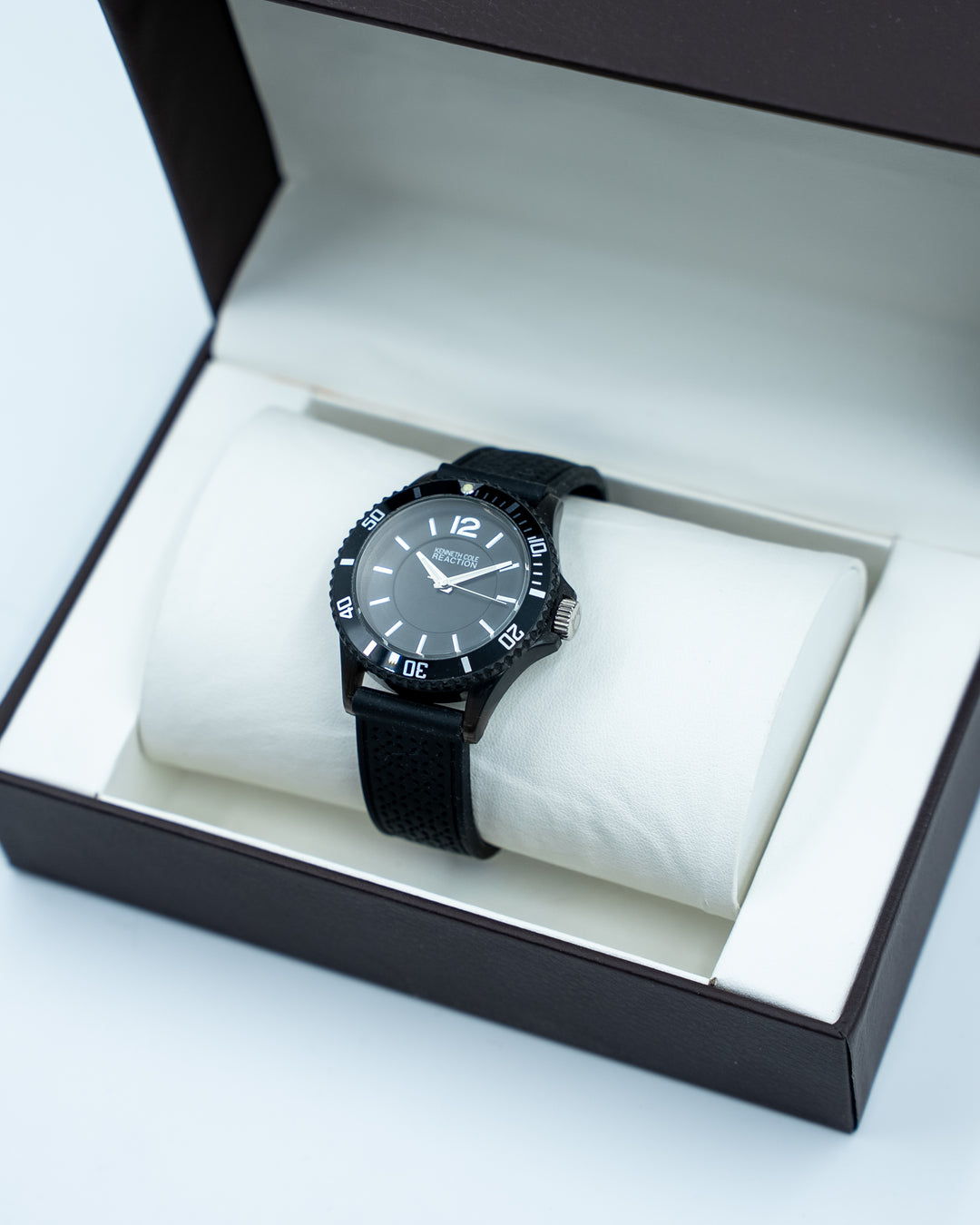 KENNETH COLE REACTION Men Watch Retro Collection